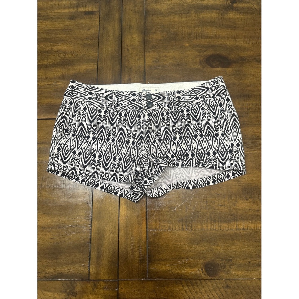 American Eagle Outfitters Black White Tribal Ikat Geometric Shorts Size 4 - Picture 1 of 8